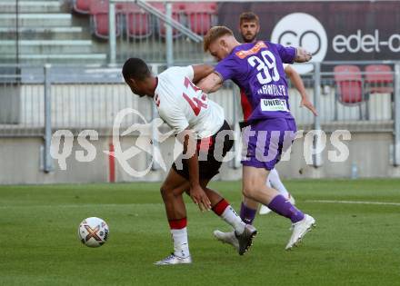 Fussball Testspiel. SK Austria Klagenfurt gegen FC Southampton.   Jonas Arweiler  (Klagenfurt),  Yan Valery  (FC Southampton). Klagenfurt, am 18.7.2022. 
Foto: Kuess

---
pressefotos, pressefotografie, kuess, qs, qspictures, sport, bild, bilder, bilddatenbank