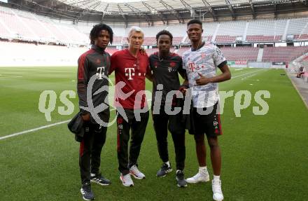 Fussball Testspiel. SK Austria Klagenfurt gegen FC Southampton. Daniel Francix, Klaus Augenthaler, Muslim Umar, Treasure Odunze (FC Bayern Muenchen). Klagenfurt, am 18.7.2022. 
Foto: Kuess

---
pressefotos, pressefotografie, kuess, qs, qspictures, sport, bild, bilder, bilddatenbank