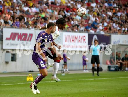 Fussball Testspiel. SK Austria Klagenfurt gegen FC Southampton.   Andy Irving (Klagenfurt), Diamond Edwards  (FC Southampton). Klagenfurt, am 18.7.2022. 
Foto: Kuess

---
pressefotos, pressefotografie, kuess, qs, qspictures, sport, bild, bilder, bilddatenbank