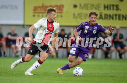 Fussball Testspiel. SK Austria Klagenfurt gegen FC Southampton.   Moritz Berg (Klagenfurt),   	Stuart Armstrong (FC Southampton). Klagenfurt, am 18.7.2022. 
Foto: Kuess

---
pressefotos, pressefotografie, kuess, qs, qspictures, sport, bild, bilder, bilddatenbank