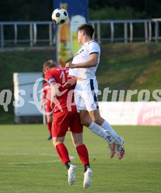 Fussball. Unterliga Ost. St. Veit gegen Sirnitz.  Michael Schritliser (St. Veit),  Martin Hinteregger  (Sirnitz). St. Veit, 22.7.2022.
Foto: Kuess
---
pressefotos, pressefotografie, kuess, qs, qspictures, sport, bild, bilder, bilddatenbank