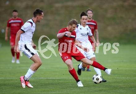Fussball. Unterliga Ost. St. Veit gegen Sirnitz. Michael Schritliser, Julian Hufnagl (St. Veit),  Martin Hinteregger  (Sirnitz). St. Veit, 22.7.2022.
Foto: Kuess
---
pressefotos, pressefotografie, kuess, qs, qspictures, sport, bild, bilder, bilddatenbank