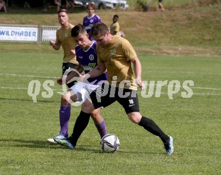 Fussball. Kaerntner Liga. Austria Klagenfurt Amat. gegen Koettmannsdorf.   Chris-Stephan Dierke (Austria Klagenfurt Amat),  Nace Erzen  (Koettmannsdorf). Brueckl, 23.7.2022.
Foto: Kuess
---
pressefotos, pressefotografie, kuess, qs, qspictures, sport, bild, bilder, bilddatenbank