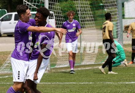 Fussball. Kaerntner Liga. Austria Klagenfurt Amat. gegen Koettmannsdorf.   Torjubel Chris-Stephan Dierke, Mersei Dieu Nsandi (Austria Klagenfurt Amat). Brueckl, 23.7.2022.
Foto: Kuess
---
pressefotos, pressefotografie, kuess, qs, qspictures, sport, bild, bilder, bilddatenbank