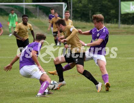 Fussball. Kaerntner Liga. Austria Klagenfurt Amat. gegen Koettmannsdorf.   Patrick Hasenhuettl, Moritz Berg (Austria Klagenfurt Amat),    Stephan Borovnik (Koettmannsdorf). Brueckl, 23.7.2022.
Foto: Kuess
---
pressefotos, pressefotografie, kuess, qs, qspictures, sport, bild, bilder, bilddatenbank