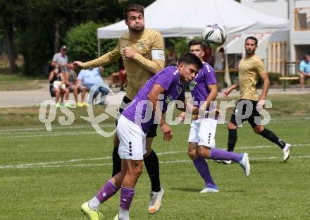 Fussball. Kaerntner Liga. Austria Klagenfurt Amat. gegen Koettmannsdorf.   Damjan Jovanovic (Austria Klagenfurt Amat),  Stephan Borovnik   (Koettmannsdorf). Brueckl, 23.7.2022.
Foto: Kuess
---
pressefotos, pressefotografie, kuess, qs, qspictures, sport, bild, bilder, bilddatenbank