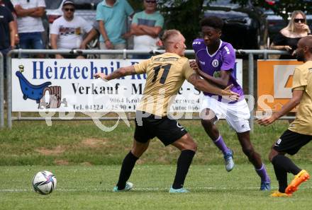 Fussball. Kaerntner Liga. Austria Klagenfurt Amat. gegen Koettmannsdorf.   Mersei Dieu Nsandi (Austria Klagenfurt Amat),  Aner Mandzic  (Koettmannsdorf). Brueckl, 23.7.2022.
Foto: Kuess
---
pressefotos, pressefotografie, kuess, qs, qspictures, sport, bild, bilder, bilddatenbank