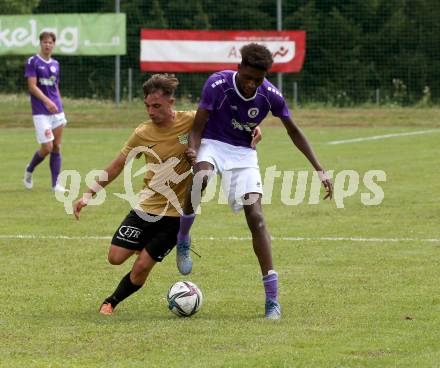 Fussball. Kaerntner Liga. Austria Klagenfurt Amat. gegen Koettmannsdorf.   Mersei Dieu Nsandi (Austria Klagenfurt Amat),  Nico Daniel Taschwer  (Koettmannsdorf). Brueckl, 23.7.2022.
Foto: Kuess
---
pressefotos, pressefotografie, kuess, qs, qspictures, sport, bild, bilder, bilddatenbank