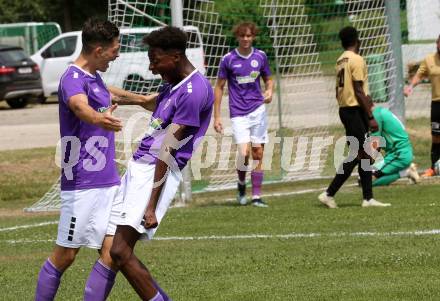 Fussball. Kaerntner Liga. Austria Klagenfurt Amat. gegen Koettmannsdorf.   Torjubel Chris-Stephan Dierke, Mersei Dieu Nsandi (Austria Klagenfurt Amat). Brueckl, 23.7.2022.
Foto: Kuess
---
pressefotos, pressefotografie, kuess, qs, qspictures, sport, bild, bilder, bilddatenbank