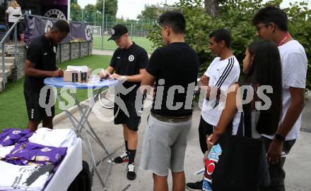 Fussball. Bundesliga. Austria Klagenfurt gegen Rapid Wien. Gloire Amanda , Fabian Miesenboeck (Klagenfurt).  Klagenfurt, 31.7.2022.
Foto: Kuess
---
pressefotos, pressefotografie, kuess, qs, qspictures, sport, bild, bilder, bilddatenbank