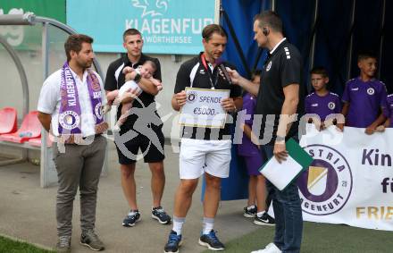 Fussball. Bundesliga. Austria Klagenfurt gegen Rapid Wien. Spende. Scheckuebergabe (Klagenfurt).  Klagenfurt, 31.7.2022.
Foto: Kuess
---
pressefotos, pressefotografie, kuess, qs, qspictures, sport, bild, bilder, bilddatenbank