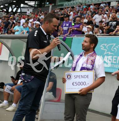 Fussball. Bundesliga. Austria Klagenfurt gegen Rapid Wien. Spende. Scheckuebergabe.  Klagenfurt, 31.7.2022.
Foto: Kuess
---
pressefotos, pressefotografie, kuess, qs, qspictures, sport, bild, bilder, bilddatenbank