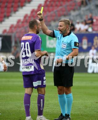 Fussball. Bundesliga. Austria Klagenfurt gegen Rapid Wien. Rico Benatelli (Klagenfurt), Schiedsrichter Manuel Schuettengruber.  Klagenfurt, 31.7.2022.
Foto: Kuess
---
pressefotos, pressefotografie, kuess, qs, qspictures, sport, bild, bilder, bilddatenbank