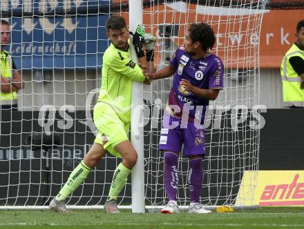 Fussball. Bundesliga. Austria Klagenfurt gegen Rapid Wien. Phillip Menzel, Maximiliano Moreira Romero (Klagenfurt).  Klagenfurt, 31.7.2022.
Foto: Kuess
---
pressefotos, pressefotografie, kuess, qs, qspictures, sport, bild, bilder, bilddatenbank