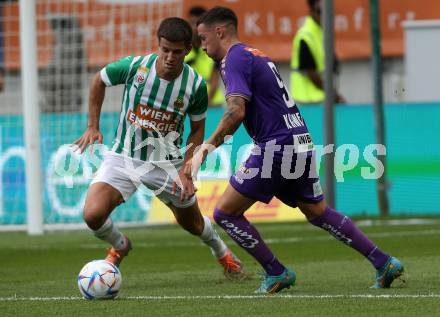 Fussball. Bundesliga. Austria Klagenfurt gegen Rapid Wien. Sinan Karweina (Klagenfurt),   Jonas Antonius Auer(Rapid).  Klagenfurt, 31.7.2022.
Foto: Kuess
---
pressefotos, pressefotografie, kuess, qs, qspictures, sport, bild, bilder, bilddatenbank