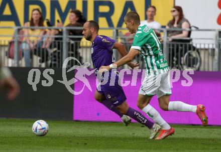 Fussball. Bundesliga. Austria Klagenfurt gegen Rapid Wien. Rico Benatelli (Klagenfurt),  Aleksa Pejic (Rapid).  Klagenfurt, 31.7.2022.
Foto: Kuess
---
pressefotos, pressefotografie, kuess, qs, qspictures, sport, bild, bilder, bilddatenbank