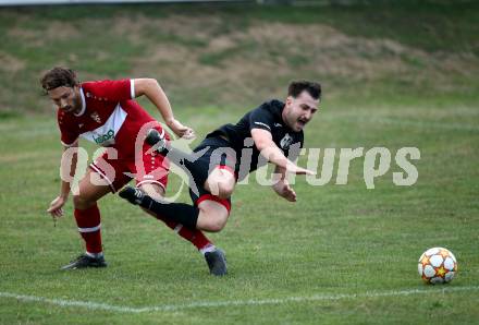 Fussball 2. Klasse C. St. Margarethen im Lavanttal gegen St. Paul.  Raphael Kargl (St.Margarethen),   Daniel Felix Perlinger (St. Paul).  St. Matgarethen, am 6.8.2022.
Foto: Kuess
---
pressefotos, pressefotografie, kuess, qs, qspictures, sport, bild, bilder, bilddatenbank