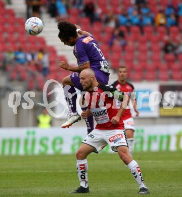 Fussball Bundesliga.  SK Austria Klagenfurt gegen SV Guntamatic Ried.  Maximiliano Moreira Romero, (Klagenfurt),   Julian Klaus Wiessmeier  (Ried). Klagenfurt, am 13.8.2022. 
Foto: Kuess

---
pressefotos, pressefotografie, kuess, qs, qspictures, sport, bild, bilder, bilddatenbank