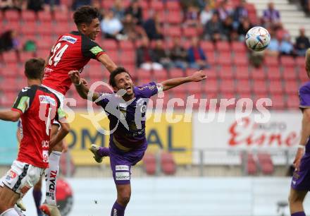 Fussball Bundesliga.  SK Austria Klagenfurt gegen SV Guntamatic Ried.  Markus Pink, (Klagenfurt),   Tin Plavotic  (Ried). Klagenfurt, am 13.8.2022. 
Foto: Kuess

---
pressefotos, pressefotografie, kuess, qs, qspictures, sport, bild, bilder, bilddatenbank