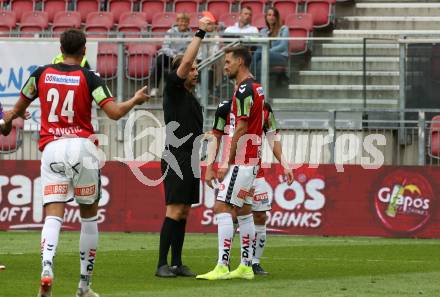 Fussball Bundesliga.  SK Austria Klagenfurt gegen SV Guntamatic Ried.  Schiedsrichter Julian Weinberger, Markus Lackner (Ried). Klagenfurt, am 13.8.2022. 
Foto: Kuess

---
pressefotos, pressefotografie, kuess, qs, qspictures, sport, bild, bilder, bilddatenbank