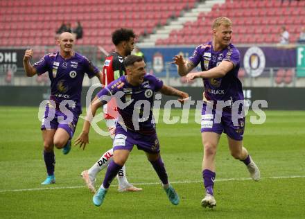 Fussball Bundesliga.  SK Austria Klagenfurt gegen SV Guntamatic Ried.  Torjubel Jonas Arweiler, Sinan Karweina, Nicolas Wimmer (Klagenfurt). Klagenfurt, am 13.8.2022. 
Foto: Kuess

---
pressefotos, pressefotografie, kuess, qs, qspictures, sport, bild, bilder, bilddatenbank