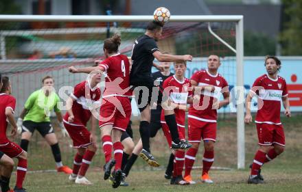 Fussball 2. Klasse C. St. Margarethen im Lavanttal gegen St. Paul.  Martin Mayerhofer (St.Margarethen),  Marcel Hartl   (St. Paul).  St. Matgarethen, am 6.8.2022.
Foto: Kuess
---
pressefotos, pressefotografie, kuess, qs, qspictures, sport, bild, bilder, bilddatenbank