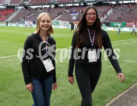 Fussball Bundesliga.  SK Austria Klagenfurt gegen SV Guntamatic Ried.  Sydney Golob,  Irina Prohinig (Klagenfurt). Klagenfurt, am 13.8.2022. 
Foto: Kuess

---
pressefotos, pressefotografie, kuess, qs, qspictures, sport, bild, bilder, bilddatenbank