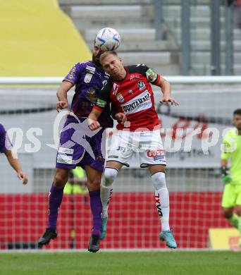 Fussball Bundesliga.  SK Austria Klagenfurt gegen SV Guntamatic Ried.  Kosmas Gkezos, (Klagenfurt),  Christoph Monschein  (Ried). Klagenfurt, am 13.8.2022. 
Foto: Kuess

---
pressefotos, pressefotografie, kuess, qs, qspictures, sport, bild, bilder, bilddatenbank