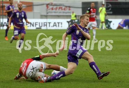 Fussball Bundesliga.  SK Austria Klagenfurt gegen SV Guntamatic Ried. Christopher Cvetko, (Klagenfurt),  Michael Martin   (Ried). Klagenfurt, am 13.8.2022. 
Foto: Kuess

---
pressefotos, pressefotografie, kuess, qs, qspictures, sport, bild, bilder, bilddatenbank