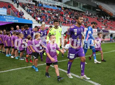 Fussball Bundesliga.  SK Austria Klagenfurt gegen SV Guntamatic Ried.  Markus Pink, Phillip Menzel (Klagenfurt). Klagenfurt, am 13.8.2022. 
Foto: Kuess

---
pressefotos, pressefotografie, kuess, qs, qspictures, sport, bild, bilder, bilddatenbank