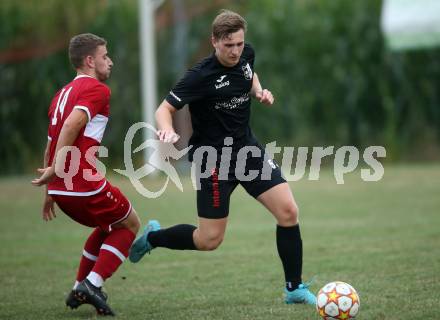 Fussball 2. Klasse C. St. Margarethen im Lavanttal gegen St. Paul.  Matthias Schuster (St.Margarethen),   Matej Borovnik (St. Paul).  St. Matgarethen, am 6.8.2022.
Foto: Kuess
---
pressefotos, pressefotografie, kuess, qs, qspictures, sport, bild, bilder, bilddatenbank