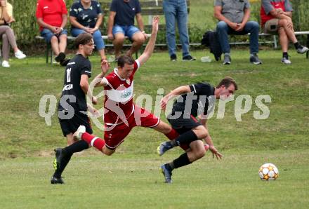 Fussball 2. Klasse C. St. Margarethen im Lavanttal gegen St. Paul.  Luka Gavran, Lukas Stefan Friesacher  (St.Margarethen),  Jan Razgorsek  (St. Paul).  St. Matgarethen, am 6.8.2022.
Foto: Kuess
---
pressefotos, pressefotografie, kuess, qs, qspictures, sport, bild, bilder, bilddatenbank