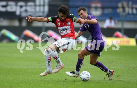 Fussball Bundesliga.  SK Austria Klagenfurt gegen SV Guntamatic Ried.  Andrew Irving, (Klagenfurt), Denizcan Cosgun   (Ried). Klagenfurt, am 13.8.2022. 
Foto: Kuess

---
pressefotos, pressefotografie, kuess, qs, qspictures, sport, bild, bilder, bilddatenbank