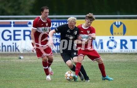 Fussball 2. Klasse C. St. Margarethen im Lavanttal gegen St. Paul.  Jakob Peter Schmeisser (St.Margarethen),  Simon Paul Skof, Jan Razgorsek  (St. Paul).  St. Matgarethen, am 6.8.2022.
Foto: Kuess
---
pressefotos, pressefotografie, kuess, qs, qspictures, sport, bild, bilder, bilddatenbank