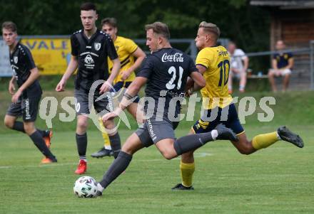 Fussball 1. KLasse. DSG Ferlach gegen St. Margareten im Rosental.    Vernes Durmisevic (Ferlach),  Philipp Karl Mocnik  (St. Margareten). Ferlach, am 23.7.2022.
Foto: Kuess
---
pressefotos, pressefotografie, kuess, qs, qspictures, sport, bild, bilder, bilddatenbank