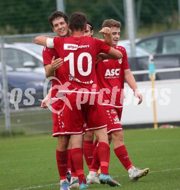 Fussball Kaerntner Liga. Landskron gegen ATSV Wolfsberg.   Torjubel Bastian Rupp, Patrick Pfennich (Wolfsberg).  Landskron,  20.8.2022.
Foto: Kuess
---
pressefotos, pressefotografie, kuess, qs, qspictures, sport, bild, bilder, bilddatenbank