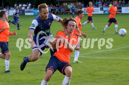 Fussball. Unterliga West. Dellach Gail gegen Penk.  Benedikt Kaltenhofer  (Dellach),  Sandro Lederer  (Penk). Dellach im Gailtal, am 14.8.2022.
Foto: Kuess
---
pressefotos, pressefotografie, kuess, qs, qspictures, sport, bild, bilder, bilddatenbank