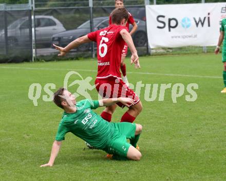 Fussball Kaerntner Liga. Landskron gegen ATSV Wolfsberg.   Markus Ulbing (Landskron),    Noah Mueller (Wolfsberg).  Landskron,  20.8.2022.
Foto: Kuess
---
pressefotos, pressefotografie, kuess, qs, qspictures, sport, bild, bilder, bilddatenbank