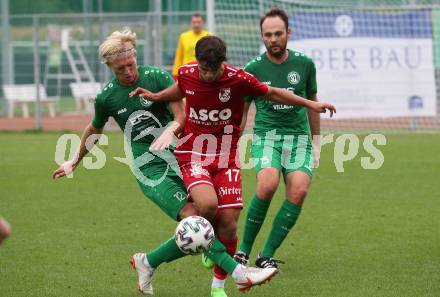 Fussball Kaerntner Liga. Landskron gegen ATSV Wolfsberg.  Philipp Alexander Gabriel Clementschitsch, Christoph Wolfgang Erlacher  (Landskron),   Maximilian Sorger (Wolfsberg).  Landskron,  20.8.2022.
Foto: Kuess
---
pressefotos, pressefotografie, kuess, qs, qspictures, sport, bild, bilder, bilddatenbank