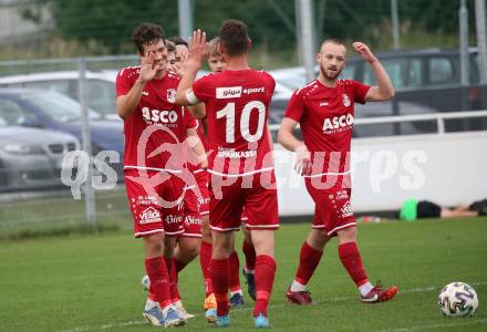 Fussball Kaerntner Liga. Landskron gegen ATSV Wolfsberg.   Torjubel Bastian Rupp, Patrick Pfennich (Wolfsberg).  Landskron,  20.8.2022.
Foto: Kuess
---
pressefotos, pressefotografie, kuess, qs, qspictures, sport, bild, bilder, bilddatenbank