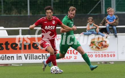 Fussball Kaerntner Liga. Landskron gegen ATSV Wolfsberg.  Alexander Reichmann  (Landskron),   Bastian Rupp (Wolfsberg).  Landskron,  20.8.2022.
Foto: Kuess
---
pressefotos, pressefotografie, kuess, qs, qspictures, sport, bild, bilder, bilddatenbank
