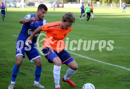 Fussball. Unterliga West. Dellach Gail gegen Penk.   Samir Nuhanovic (Dellach),   Florian Lukas Fuchs  (Penk). Dellach im Gailtal, am 14.8.2022.
Foto: Kuess
---
pressefotos, pressefotografie, kuess, qs, qspictures, sport, bild, bilder, bilddatenbank