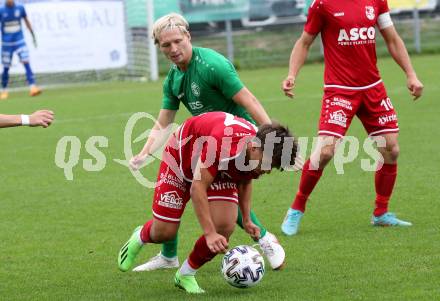 Fussball Kaerntner Liga. Landskron gegen ATSV Wolfsberg.   Philipp Alexander Gabriel Clementschitsch (Landskron),   Maximilian Sorger (Wolfsberg).  Landskron,  20.8.2022.
Foto: Kuess
---
pressefotos, pressefotografie, kuess, qs, qspictures, sport, bild, bilder, bilddatenbank