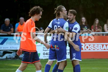 Fussball. Unterliga West. Dellach Gail gegen Penk.  Torjubel Lukas Fabian Santner, Silvio Mandl  (Dellach). Dellach im Gailtal, am 14.8.2022.
Foto: Kuess
---
pressefotos, pressefotografie, kuess, qs, qspictures, sport, bild, bilder, bilddatenbank