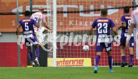 Fussball Bundesliga.  SK Austria Klagenfurt gegen FK Austria Wien.   Michael Blauensteiner,  (Klagenfurt),   Can Keles (Wien). Klagenfurt, am 28.8.2022. 
Foto: Kuess

---
pressefotos, pressefotografie, kuess, qs, qspictures, sport, bild, bilder, bilddatenbank