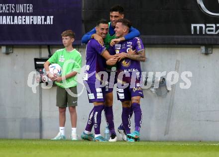 Fussball Bundesliga.  SK Austria Klagenfurt gegen FK Austria Wien.  Torjubel Sinan Karweina, Florian Rieder,   (Klagenfurt). Klagenfurt, am 28.8.2022. 
Foto: Kuess

---
pressefotos, pressefotografie, kuess, qs, qspictures, sport, bild, bilder, bilddatenbank