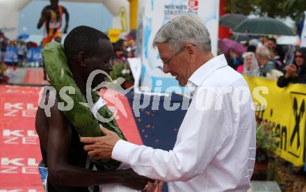 Kaernten laeuft.   Samwel Mailu, Landeshauptmann Peter Kaiser. Klagenfurt, am 28.8.2022.
Foto: Kuess
---
pressefotos, pressefotografie, kuess, qs, qspictures, sport, bild, bilder, bilddatenbank