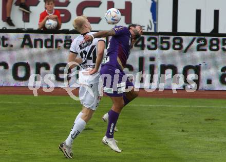 Fussball Bundesliga.  WAC gegen SK Austria Klagenfurt.  Raphael Schifferl,  (WAC),    Markus Pink  (Klagenfurt). Wolfsberg, am 4.9..2022. 
Foto: Kuess

---
pressefotos, pressefotografie, kuess, qs, qspictures, sport, bild, bilder, bilddatenbank