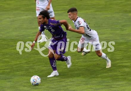 Fussball Bundesliga.  WAC gegen SK Austria Klagenfurt.  Adis Jasic,  (WAC),   Maximiliano Moreira Romero  (Klagenfurt). Wolfsberg, am 4.9..2022. 
Foto: Kuess

---
pressefotos, pressefotografie, kuess, qs, qspictures, sport, bild, bilder, bilddatenbank