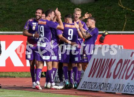 Fussball Bundesliga.  WAC gegen SK Austria Klagenfurt.  Torjubel Christopher Cvetko, Markus Pink, Sinan Kaarweina, Andrew Irving (Klagenfurt). Wolfsberg, am 4.9..2022. 
Foto: Kuess

---
pressefotos, pressefotografie, kuess, qs, qspictures, sport, bild, bilder, bilddatenbank